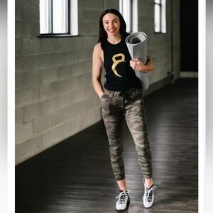 ✨NWOT✨ Zyia Green Camo Unwind Joggers